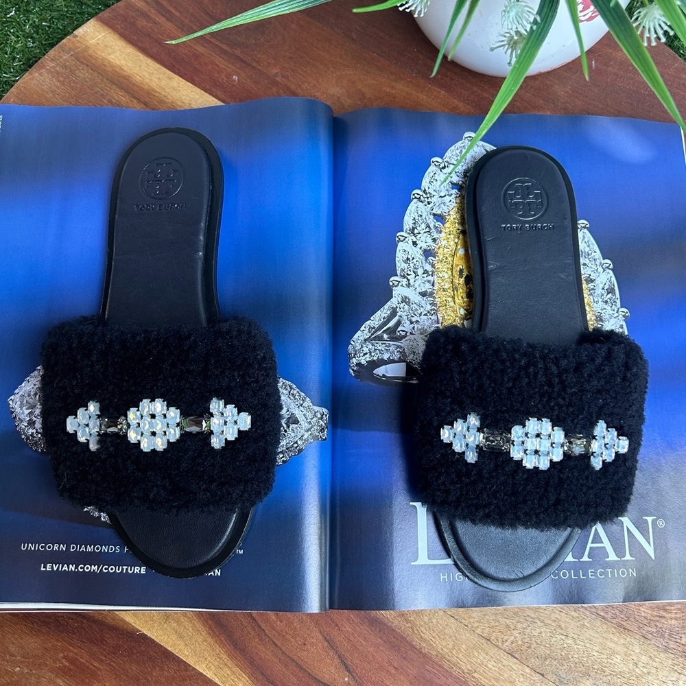 Tory Burch Shoes Tory Burch Aspen
Black Shearling Slide size 6 new $229 - Picture 3 of 14